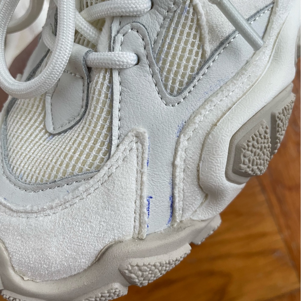 Sneakers - Picture 11 of 12
